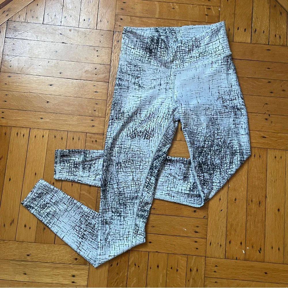 Alo Black and White Leggings XS